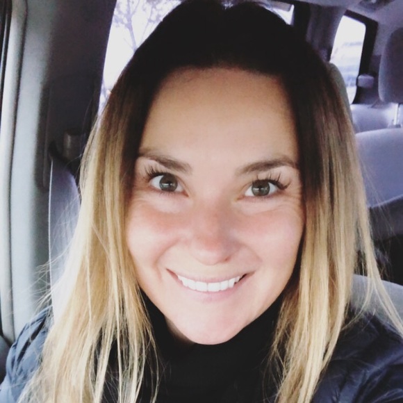 Meet your Posher, Dominique - Picture 2 of 2